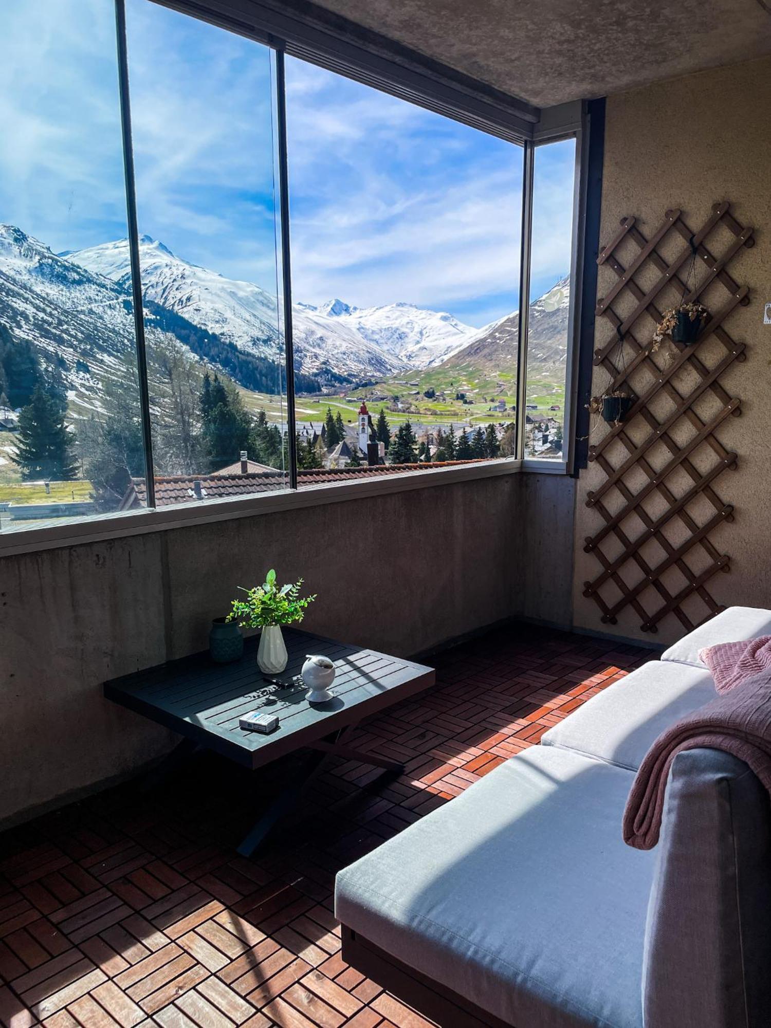 Top Modernes Apartment Im Herzen Von Andermatt Balkon & Bergblick Εξωτερικό φωτογραφία